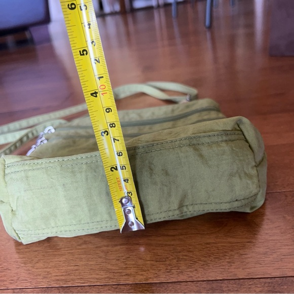 Baggallini Green Crossbody Bag with Adjustable Strap and Durable Design - Picture 11 of 17